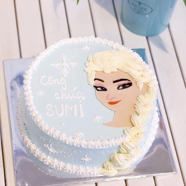 Bánh sinh nhật Elsa đơn giản 3