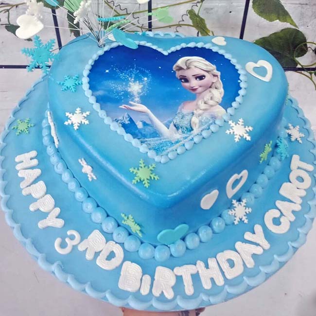 Bánh sinh nhật Elsa đơn giản 5