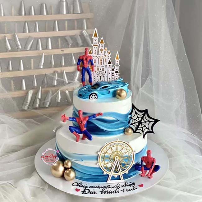 Bánh sinh nhật siêu nhân 2 tầng màu xanh pha trắng 