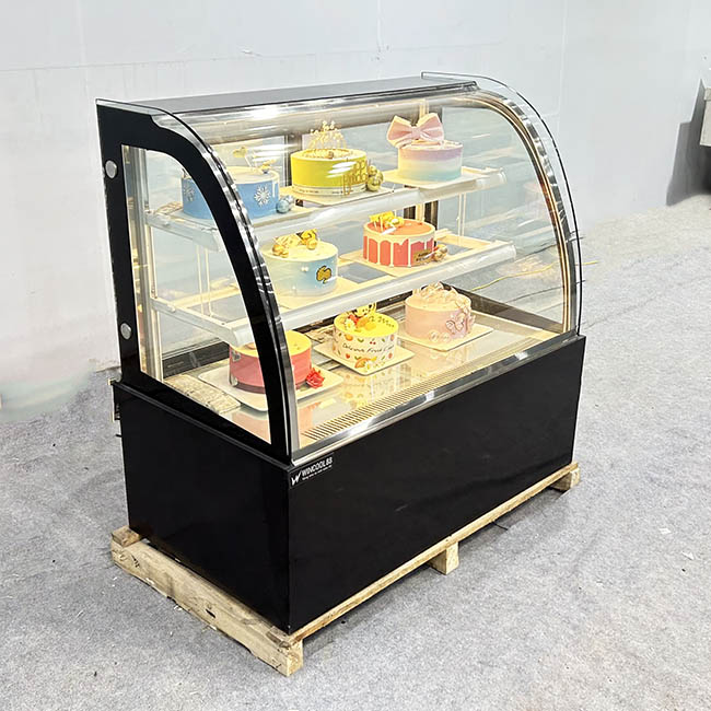 Tủ bánh kem kệ vàng 1m2 kính cong 3 tầng đen phải