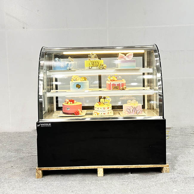 Tủ bánh kem kệ vàng 1m2 kính cong 3 tầng đen