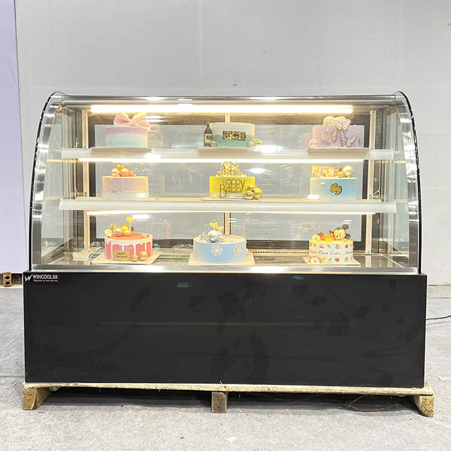 Tủ bánh kem kệ vàng 1m5 kính cong 3 tầng đen