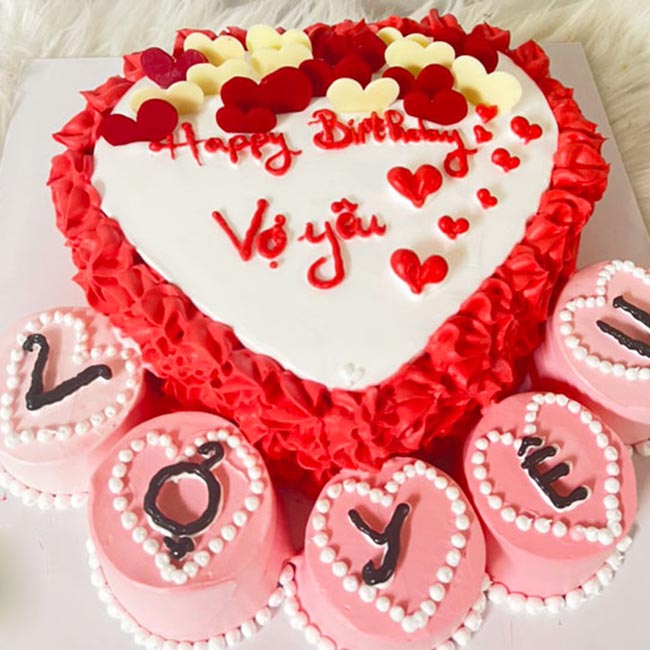 Bánh kem sinh nhật hình trái tim tặng vợ lãng mạn