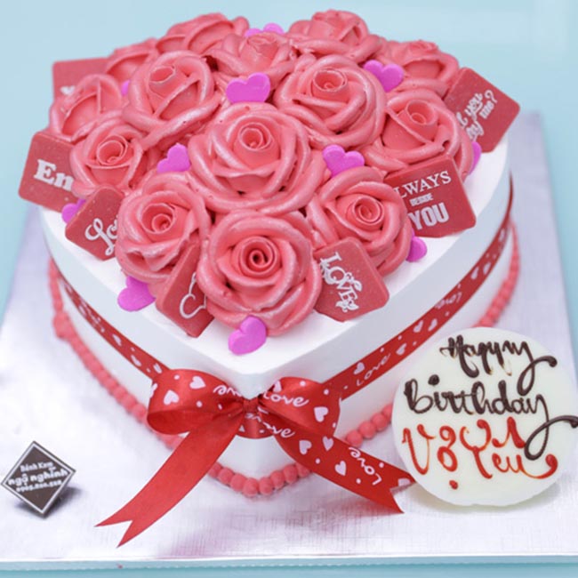 Bánh kem sinh nhật hình trái tim tặng vợ ngọt ngào 
