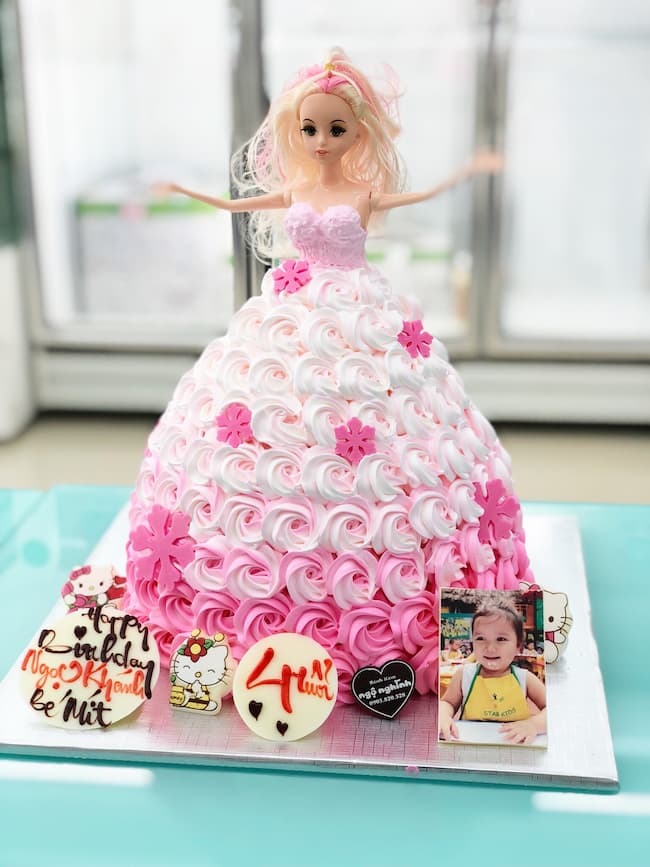 Mẫu bánh sinh nhật búp bê Barbie