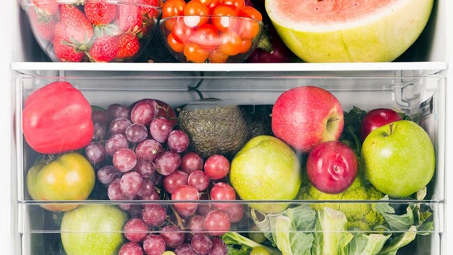 Lưu trữ quá nhiều thực phẩm gây cản trở khí lạnh lưu thông trong tủ mát