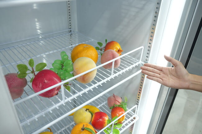 Kệ đỡ bằng kim loại chắc chắn, chịu lực tốt