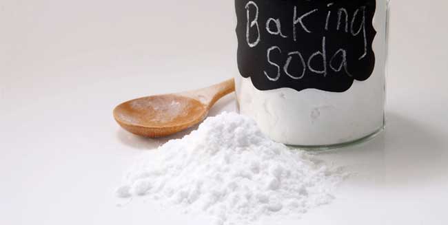 Tẩy ố vàng tủ đông bằng banking Soda