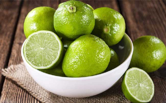 Tẩy ố vàng tủ đông bằng chanh
