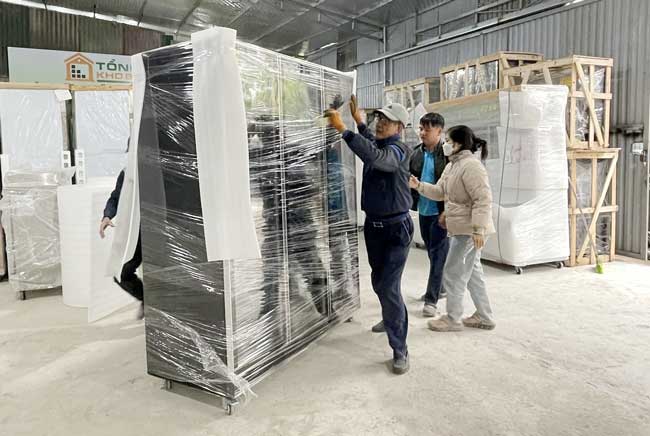 Tủ mát mới được mua về