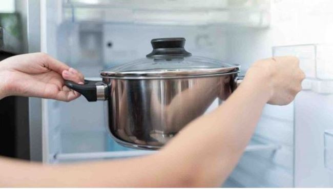 Đồ nóng không được cho vào tủ đông