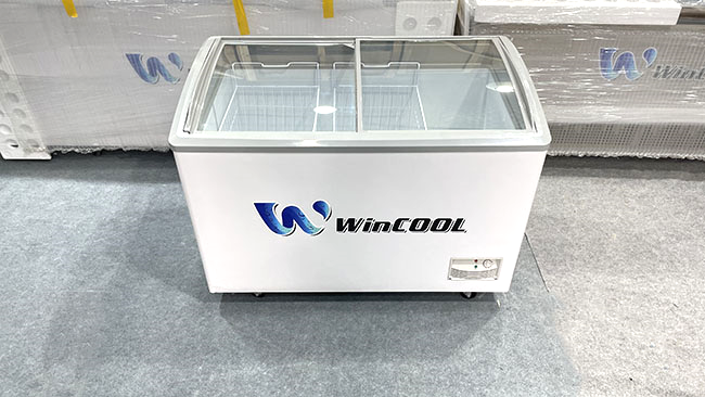 Wincool CN1300 với 2 cánh lùa tiện lợi