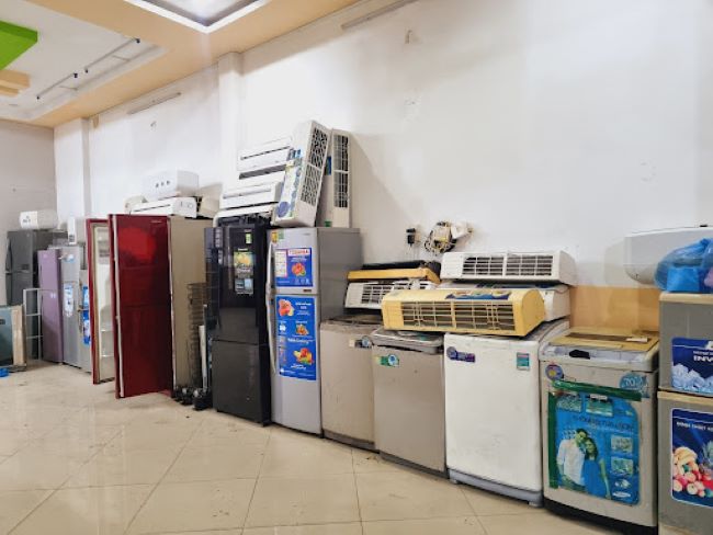 Nhiều loại điện lạnh tại cửa hàng Cửu Long