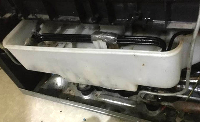 Tác dụng của khay nước sau tủ đông
