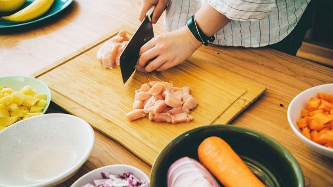Không nên cắt nhỏ thực phẩm