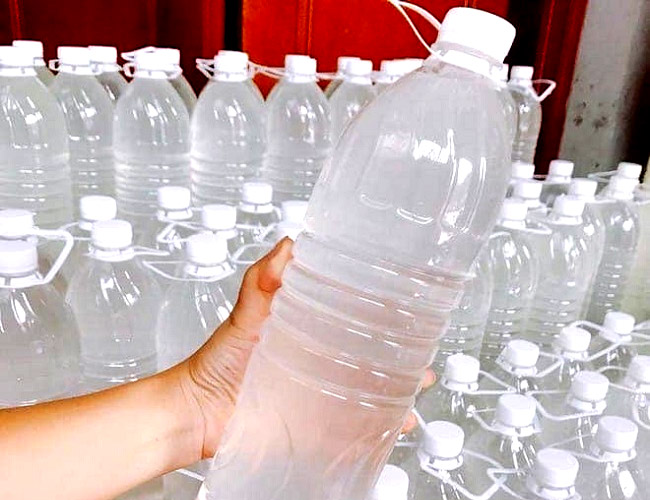 Chai lọ đầy nước