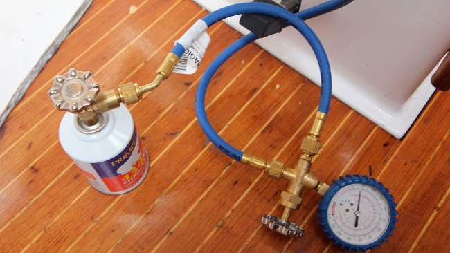 Gas tủ bị rò rỉ