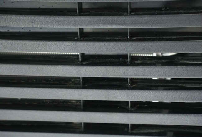 Khe tản nhiệt máy đá