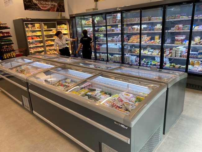 Tủ mát cánh kính trong thực tế