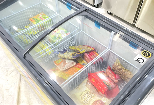 Sắp xếp thực phẩm v&agrave;o tủ