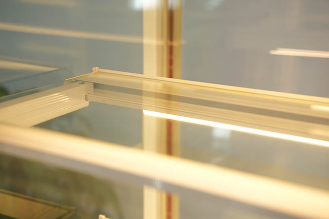 Đ&egrave;n LED tủ b&aacute;nh kem