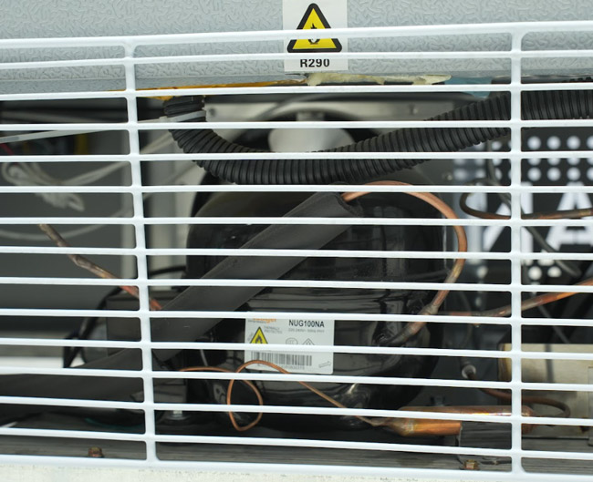 Block n&eacute;n ph&iacute;a đ&aacute;y tủ